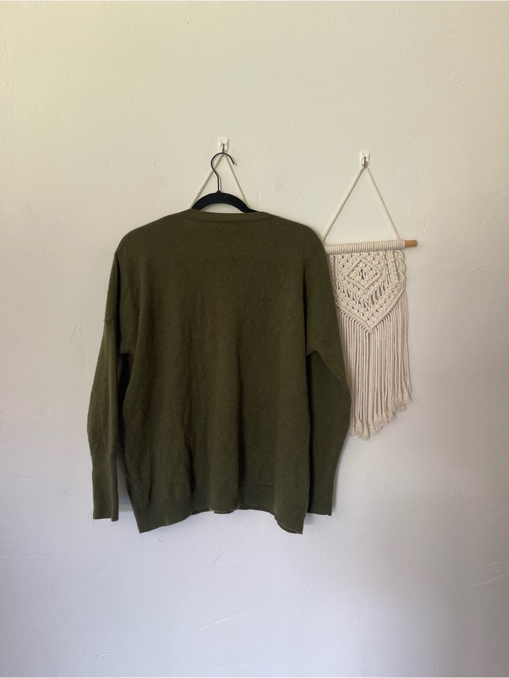 J. Crew 100% Cashmere V-neck sweater - Picture 3 of 4
